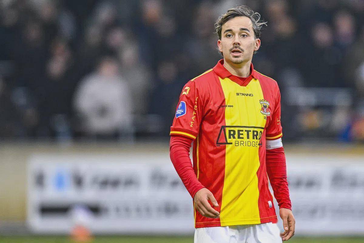 九游电脑版下载-关于刚刚！里程碑夜里昂再遭质疑费耶诺德关键时刻队长鼓劲，北京首钢赛后回应争议的信息