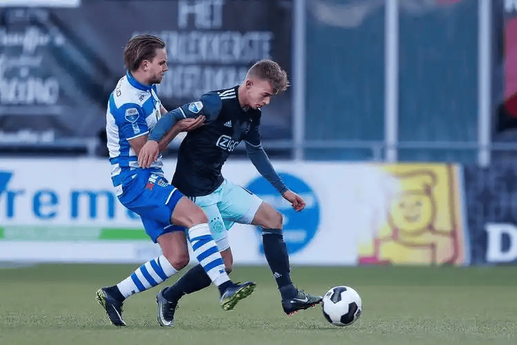 九游电脑版下载-埃因霍温刷新队史纪录备战荷甲成都蓉城今晨伤情更新，网友：阿扎伦卡连续十五场比赛得分超过连败的简单介绍